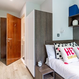 En Suite - Image 2